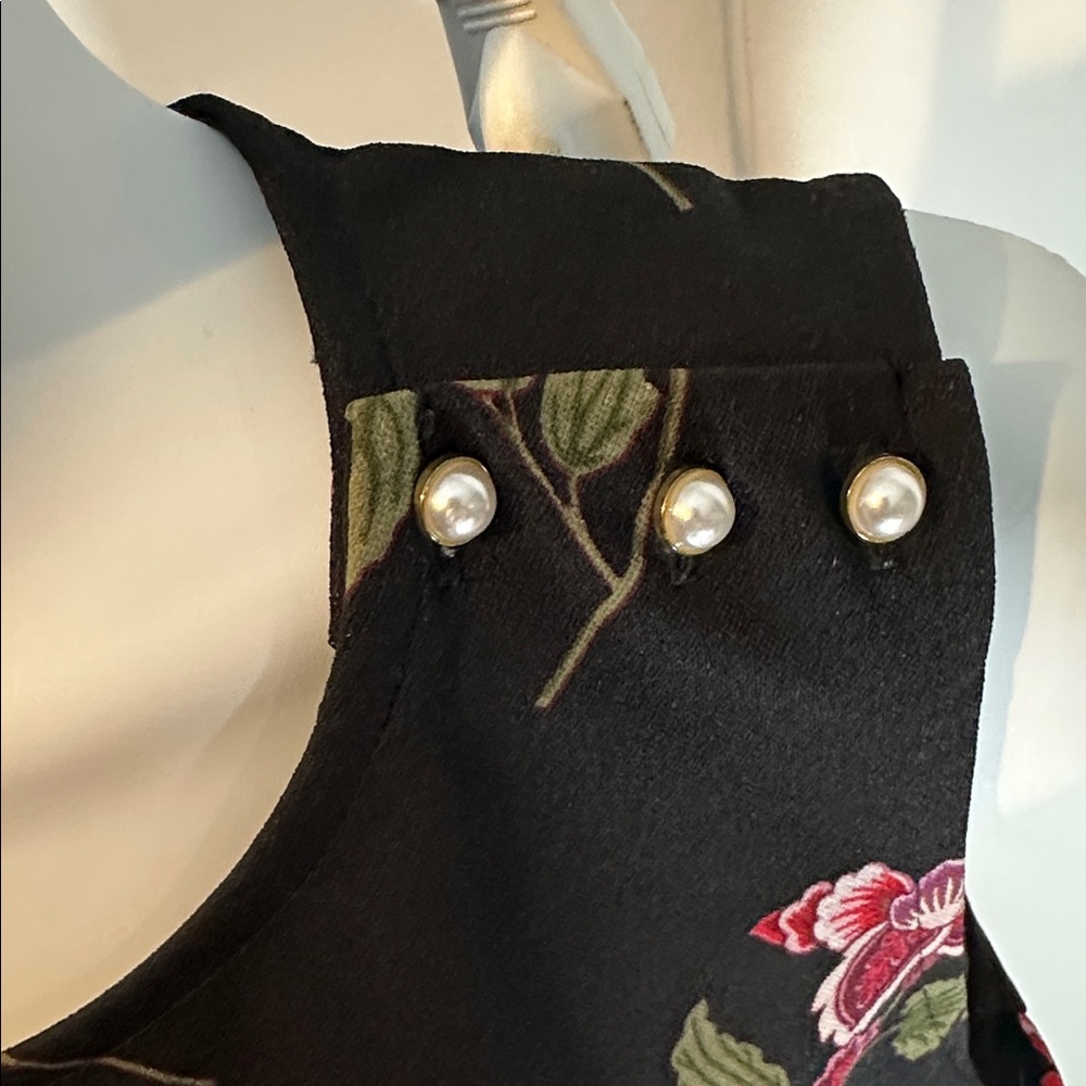 Large Ann Taylor Factory Black and Red Floral Blouse fitted waist pearl accents - Picture 3 of 8